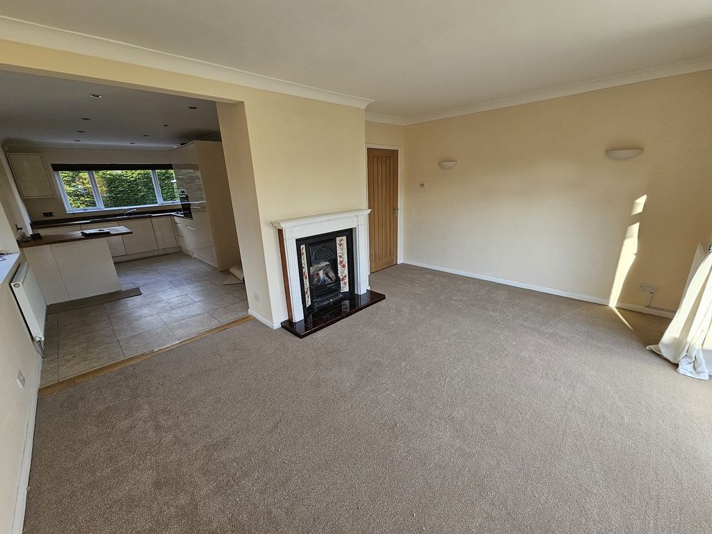 Property photo 3 of 11 Lounge