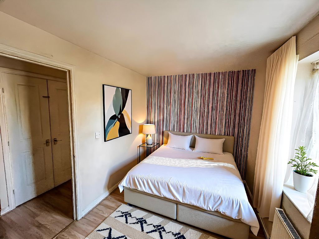 Property photo 3 of 6 Bedroom 2