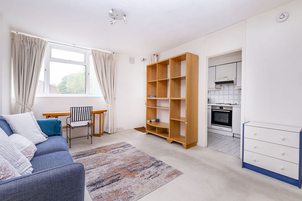 Property photo 2 of 10 17-Avon-Court-Kes...