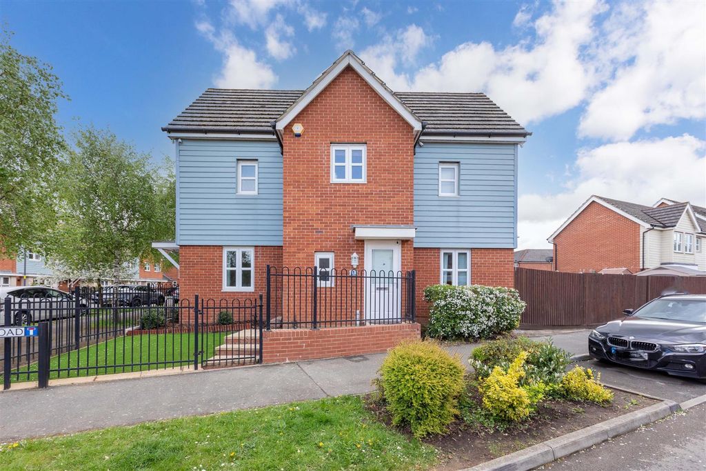 Property photo 1 of 19 1 Grimsby Road-4.Jpg