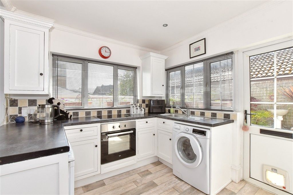 Property photo 3 of 19 Kitchen