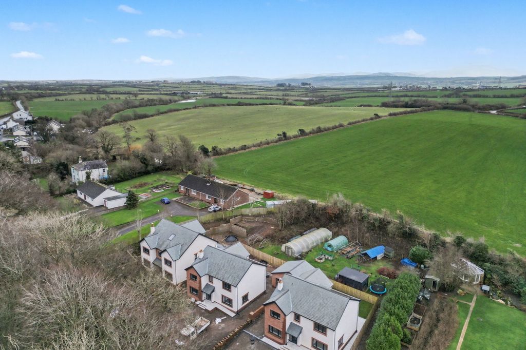 Property photo 2 of 26