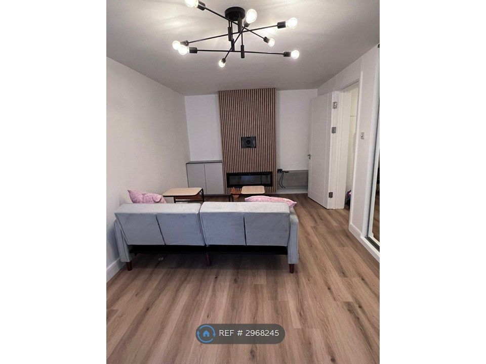 Property photo 1 of 14 Living Room