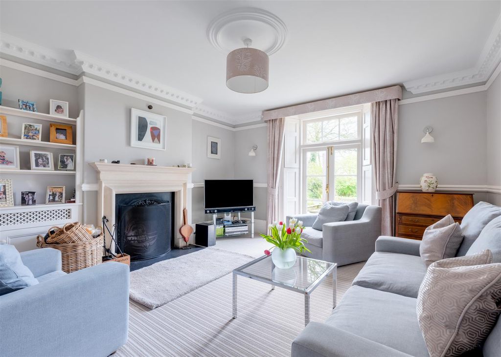 Property photo 2 of 32