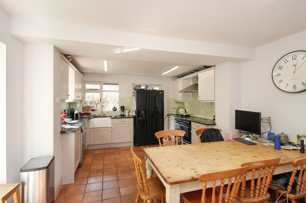 Property photo 2 of 7 Kitchen