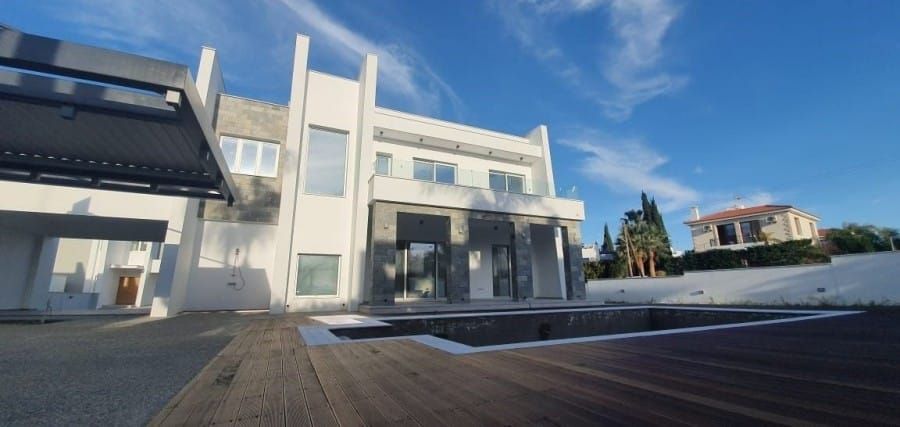 Property photo 1 of 9
