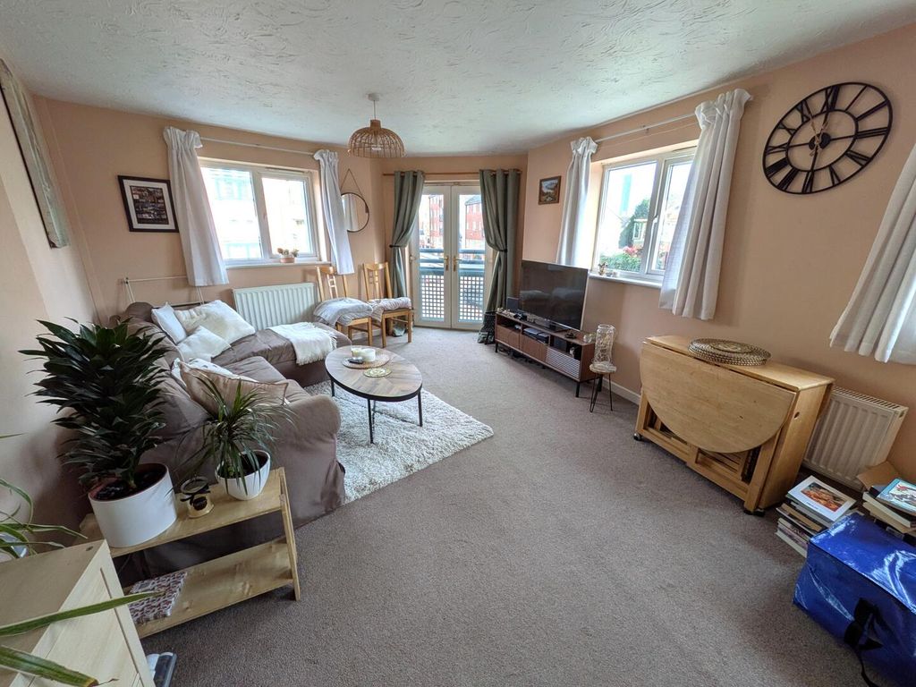 Property photo 2 of 16 Living Room