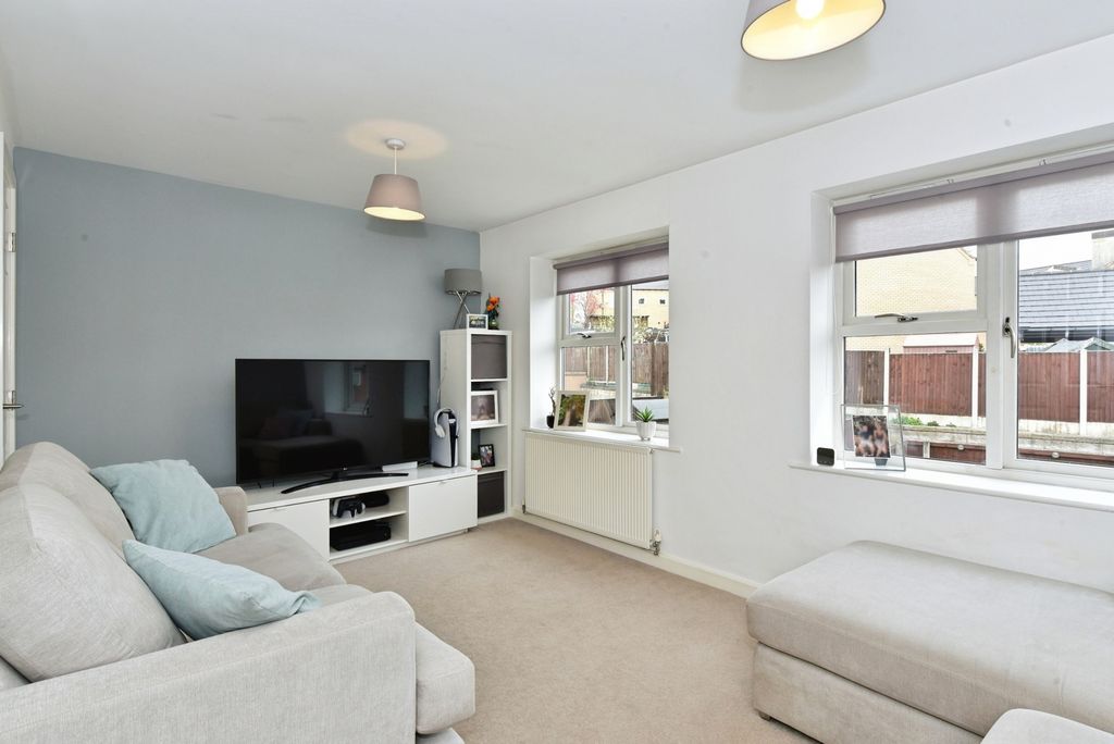 Property photo 3 of 19 Pbox-Img.Jpg