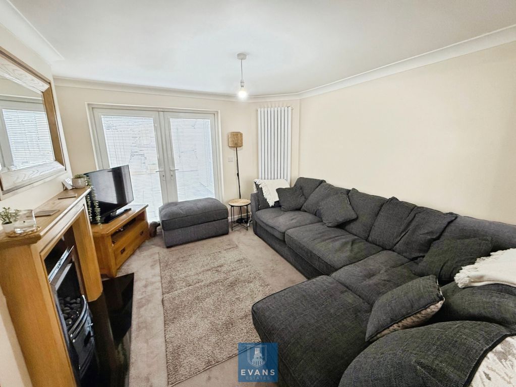 Property photo 2 of 14 Lounge