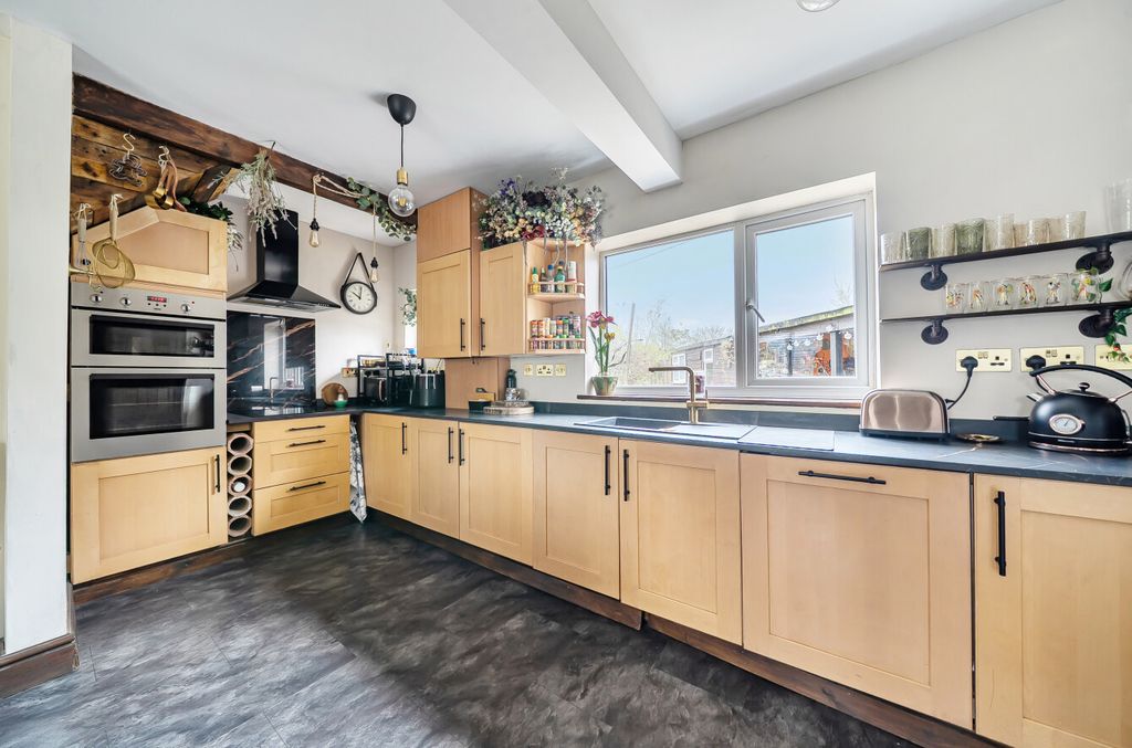 Property photo 2 of 15 Kitchen / Diner