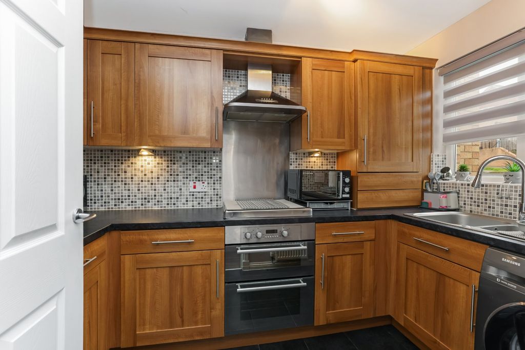 Property photo 3 of 12 Kitchen