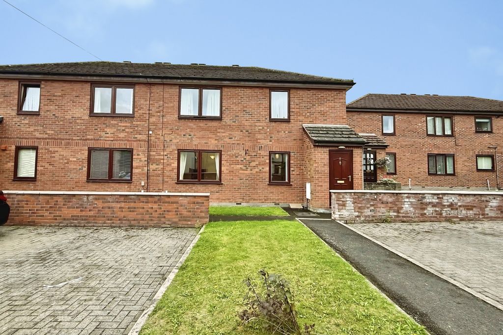 Property photo 1 of 11 External