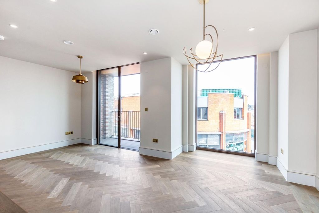 Property photo 2 of 12 Reception 3