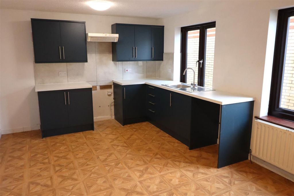 Property photo 2 of 4 Kitchen.Jpg