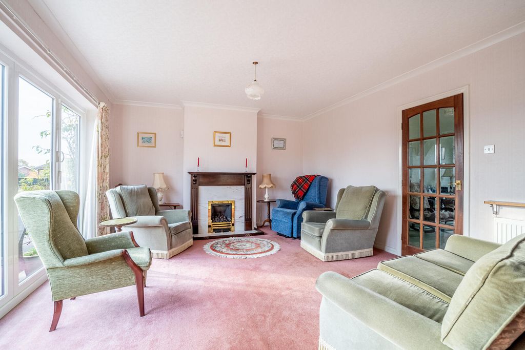 Property photo 2 of 22 Living Room