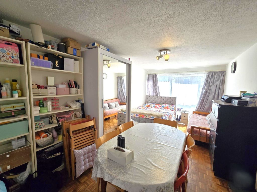 Property photo 2 of 8 Image