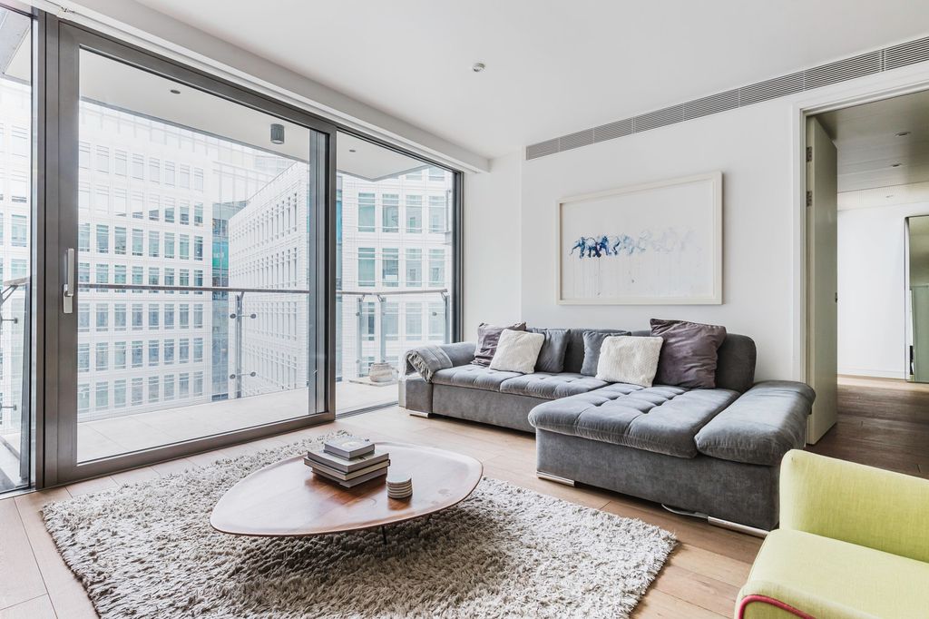 Property photo 1 of 21 Living Room