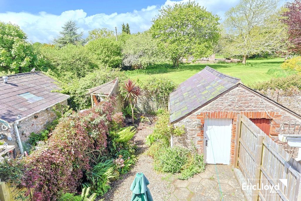 Property photo 2 of 15 Photo 5