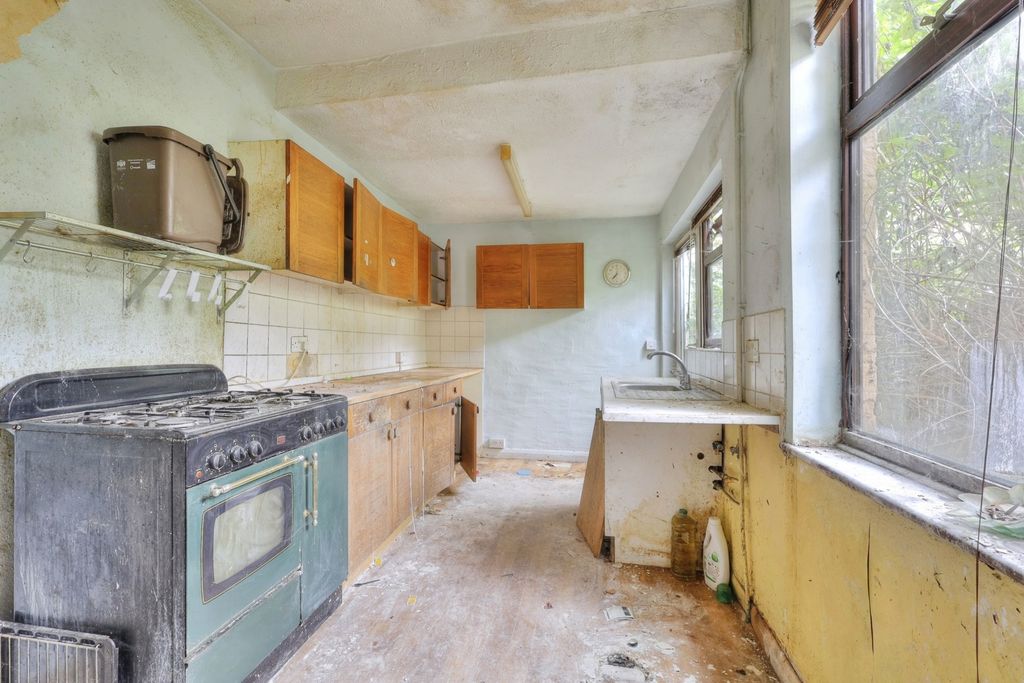 Property photo 3 of 14 Kitchen