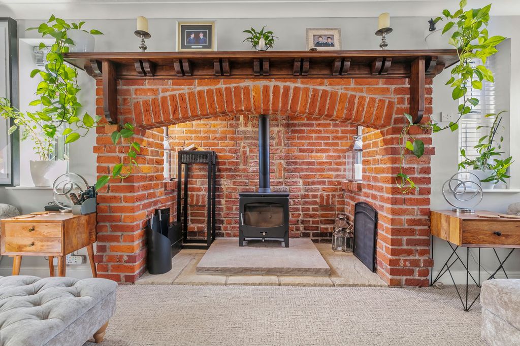 Property photo 3 of 31