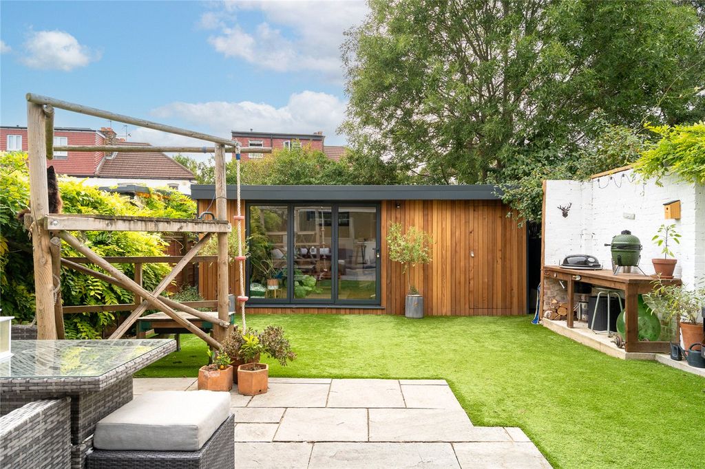 Property photo 3 of 23 Picture No. 20