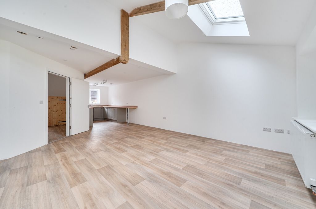 Property photo 2 of 16 Cullompton Seddons