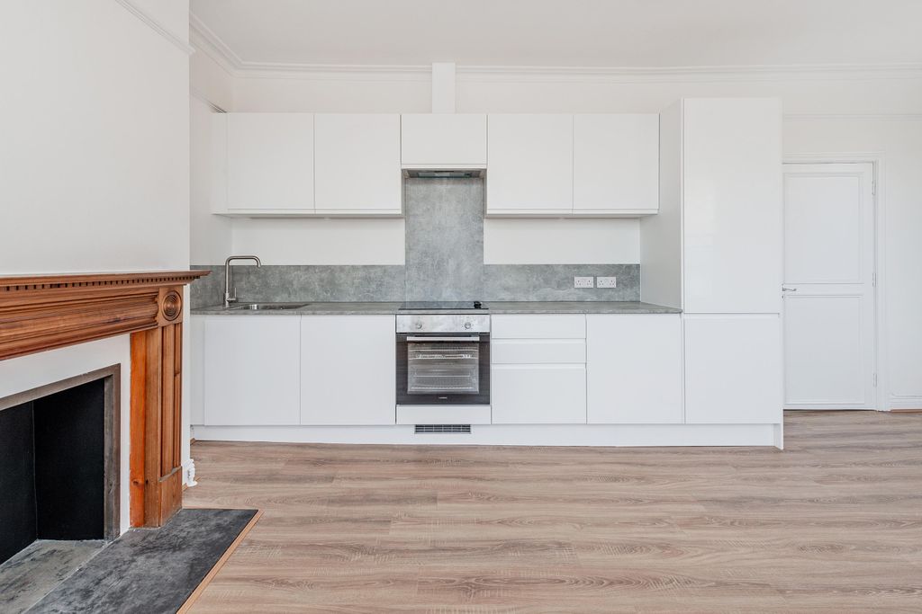 Property photo 3 of 12 Photo 03