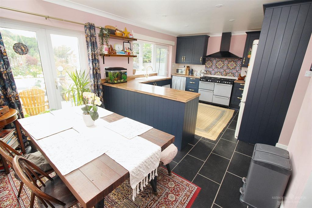 Property photo 3 of 25 Kitchen/Diner