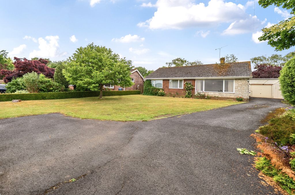 Property photo 1 of 12 1303761-7-684186E...