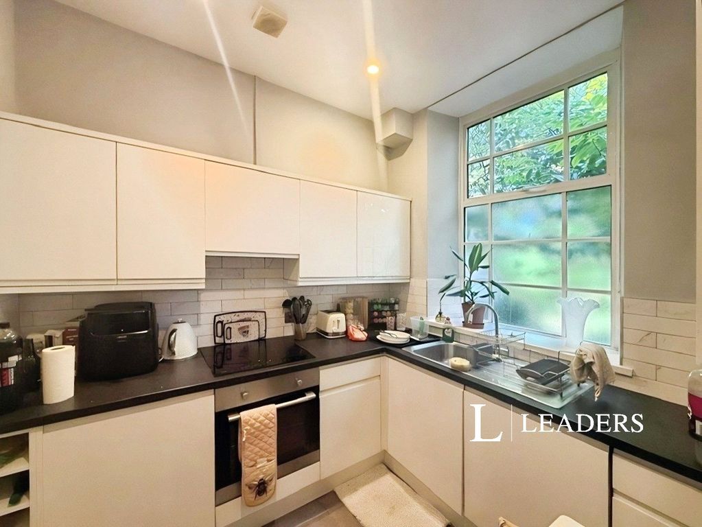Property photo 3 of 7 Kitchen