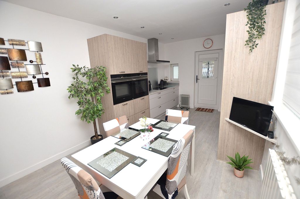 Property photo 3 of 11 Picture No. 06