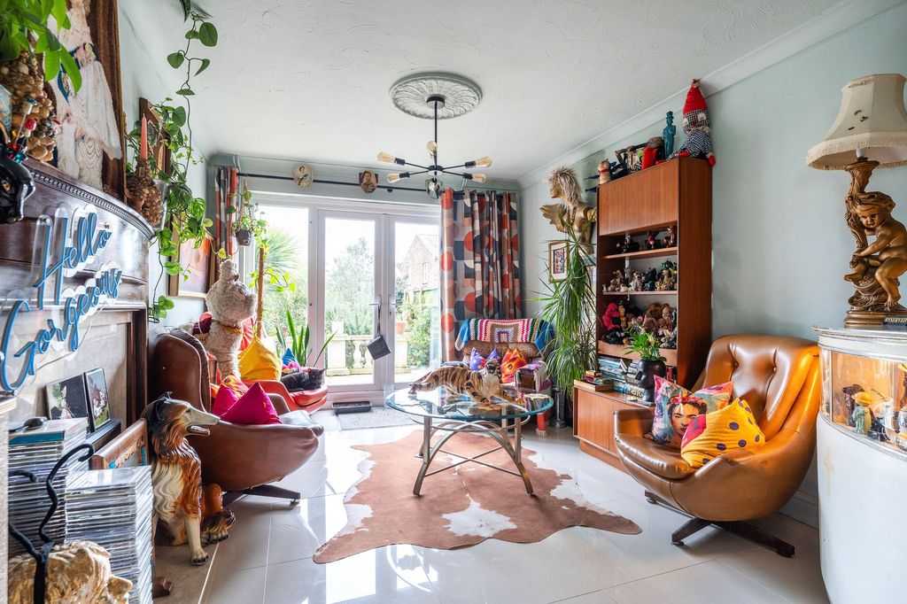 Property photo 3 of 18