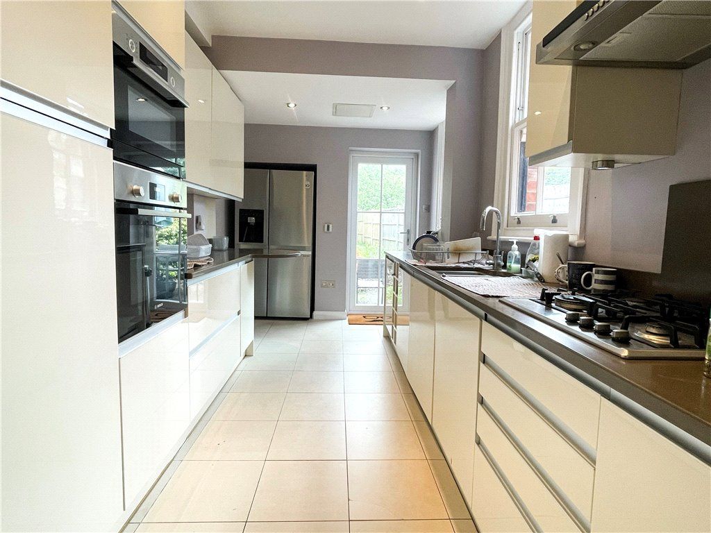 Property photo 2 of 11 Kitchen