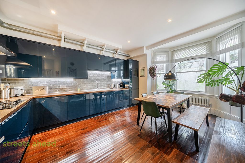 Property photo 3 of 18 6Ca8916A-1E23-415...