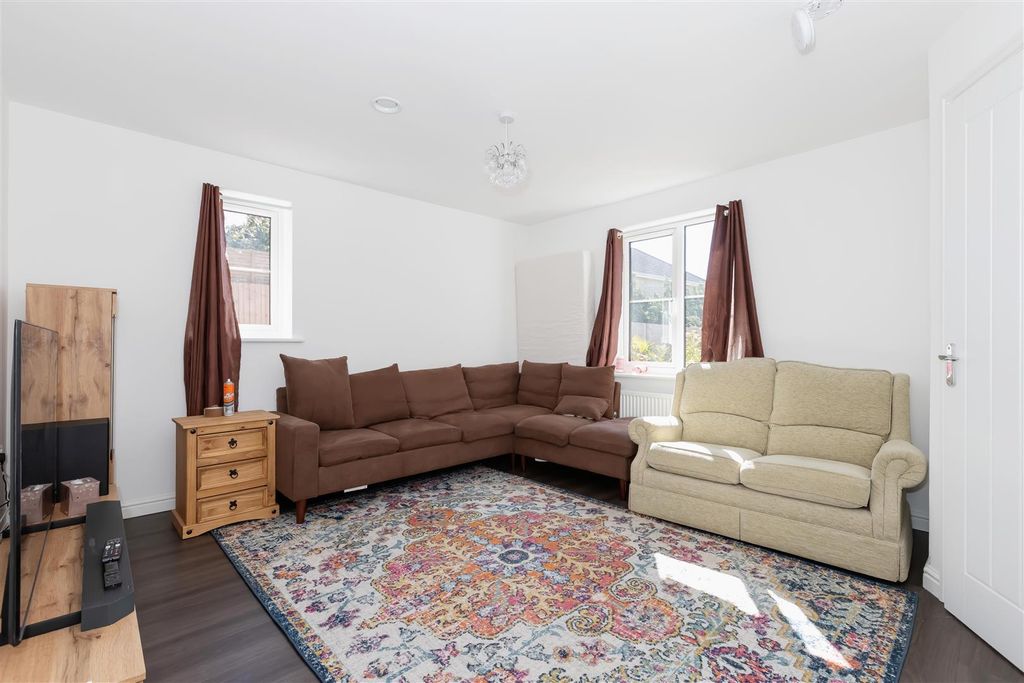 Property photo 2 of 13 5.Jpg