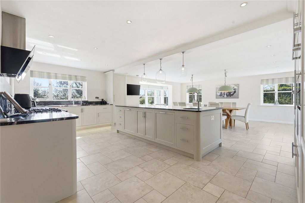 Property photo 2 of 33 Kitchen/Dining