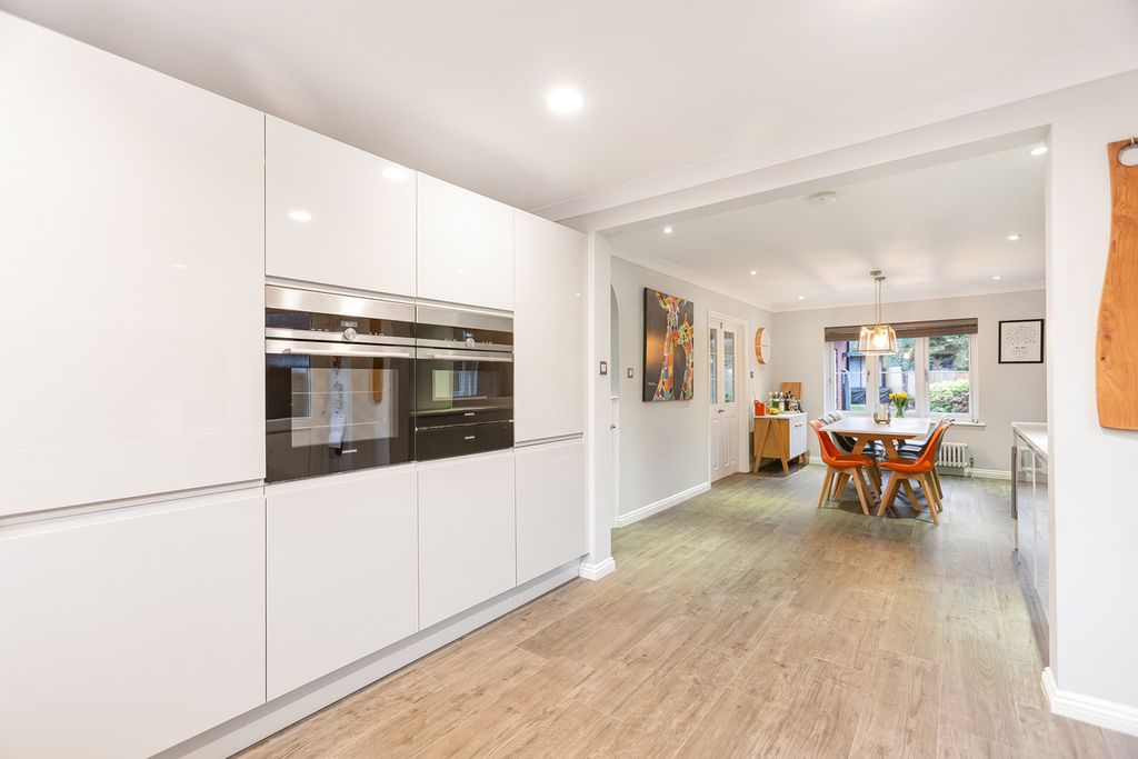 Property photo 3 of 28