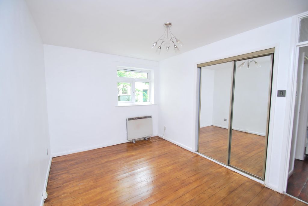 Property photo 2 of 7 Bedroom 1