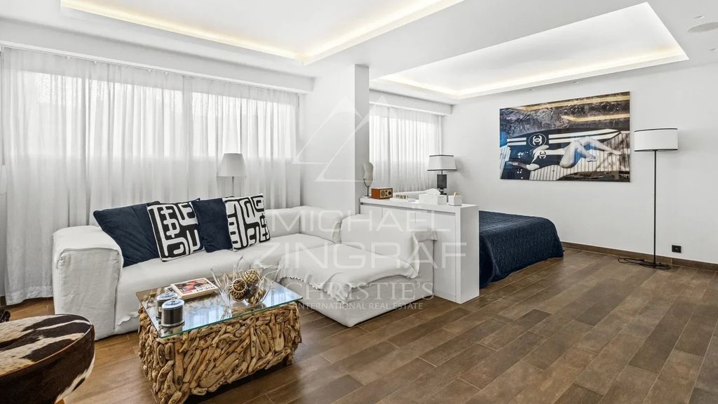 Property photo 1 of 9 Cannes – Croisette – Exceptional 53 Sqm Studio Opposite Port Canto