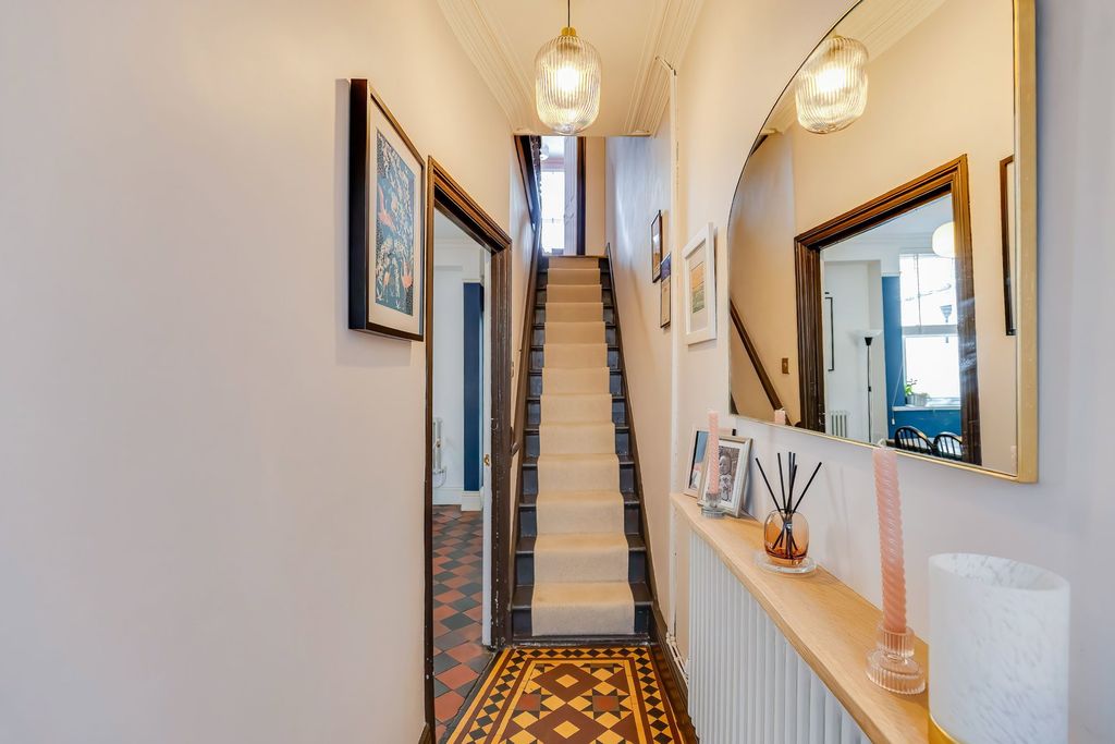 Property photo 3 of 28