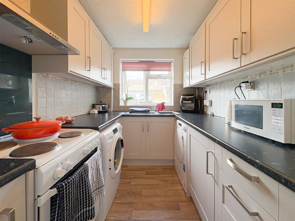Property photo 3 of 9 Kitchen.Jpg