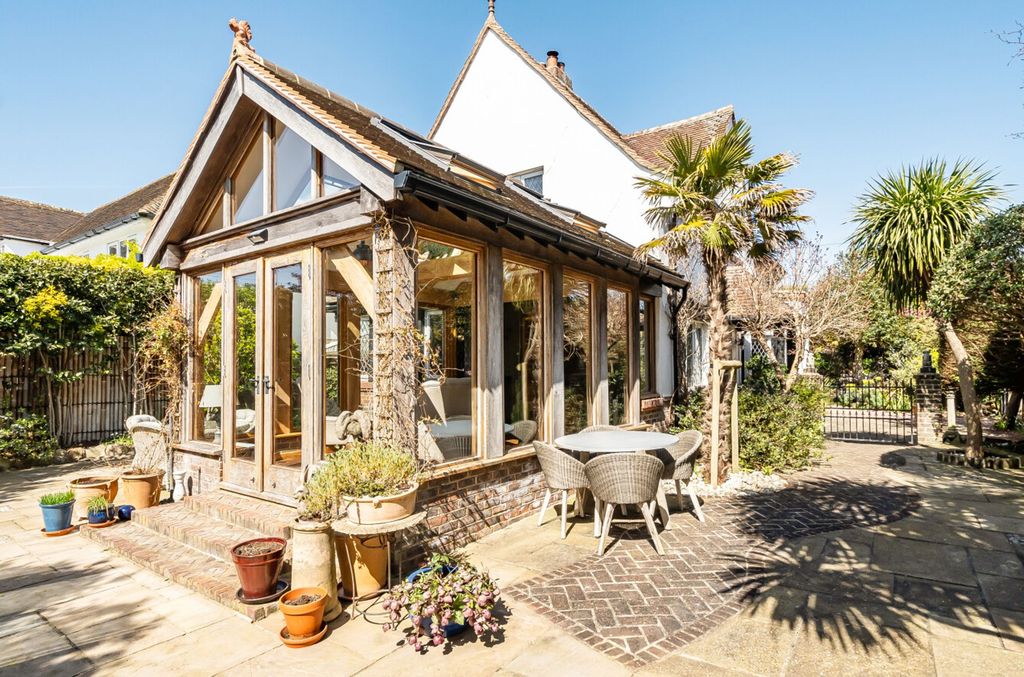 Property photo 2 of 35