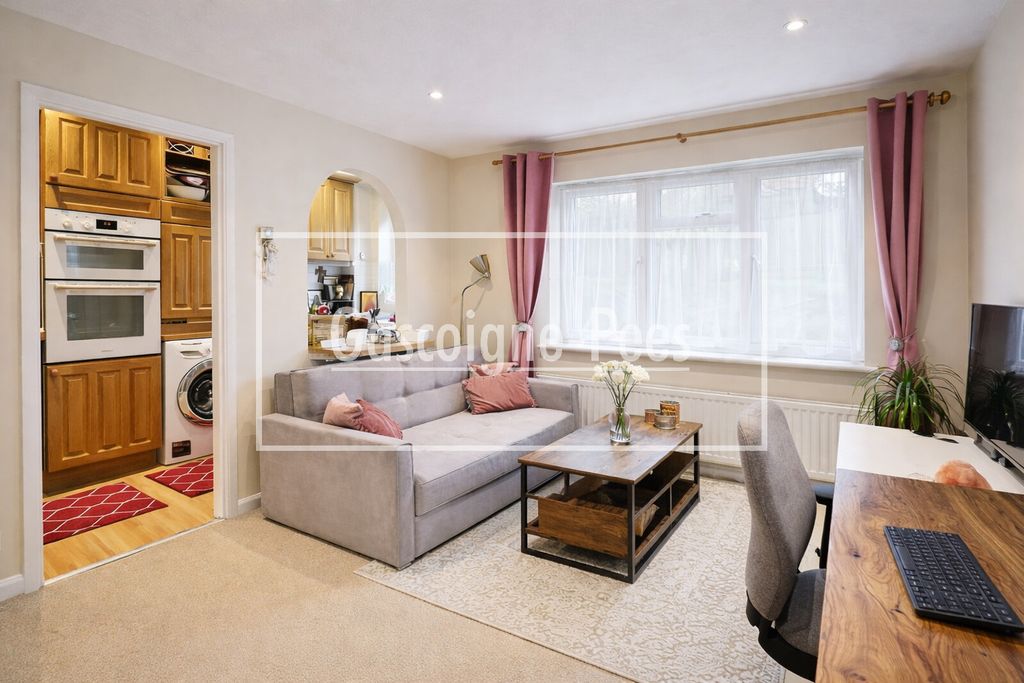 Property photo 2 of 7