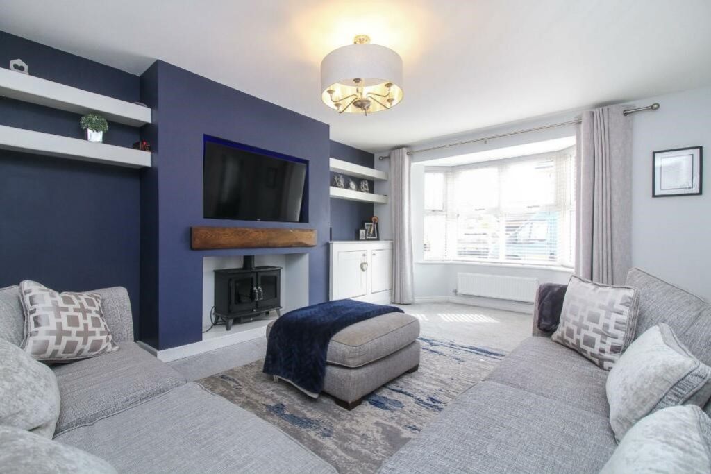 Property photo 2 of 16 Lounge