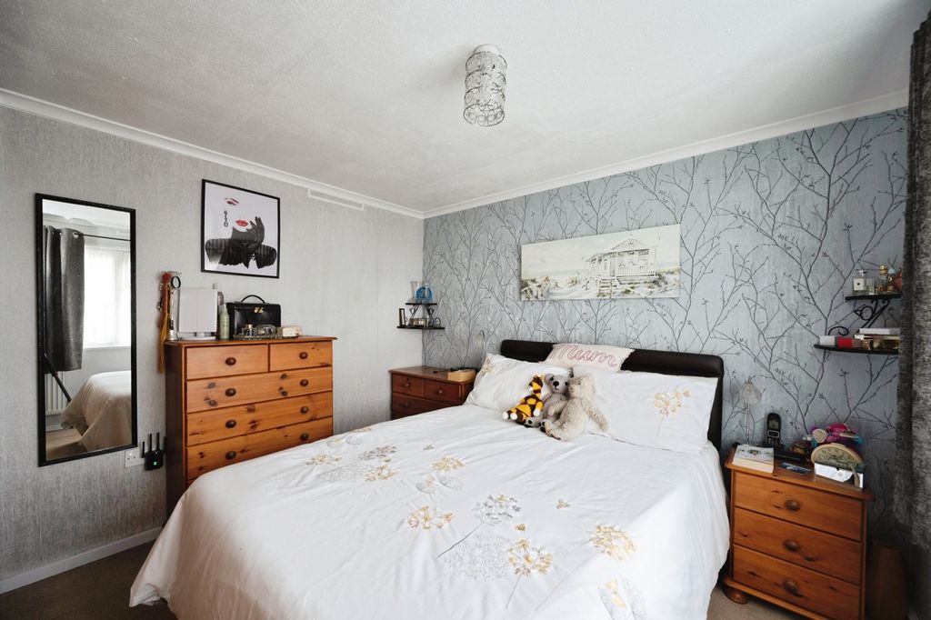 Property photo 2 of 17 Photo