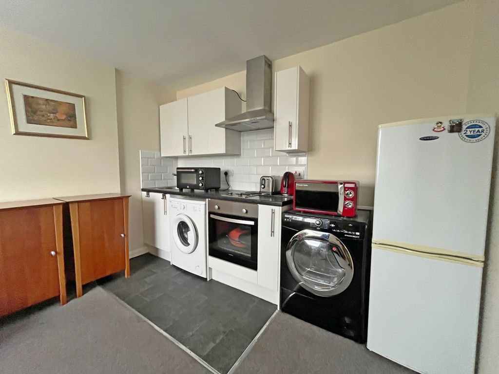 Property photo 1 of 3 Studio