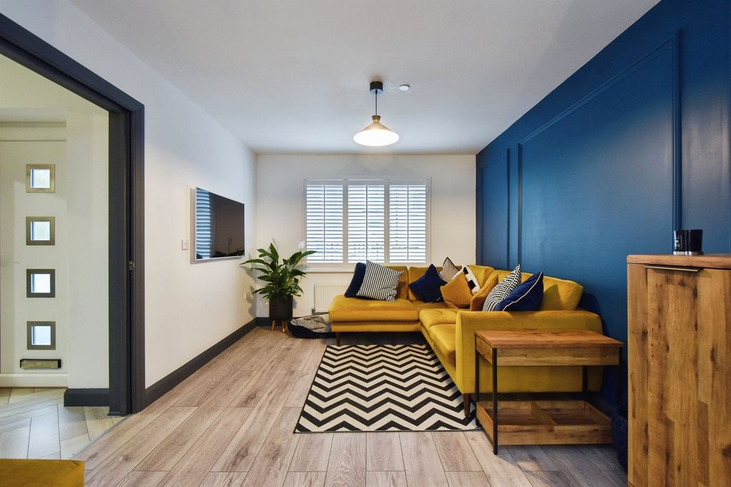 Property photo 2 of 35