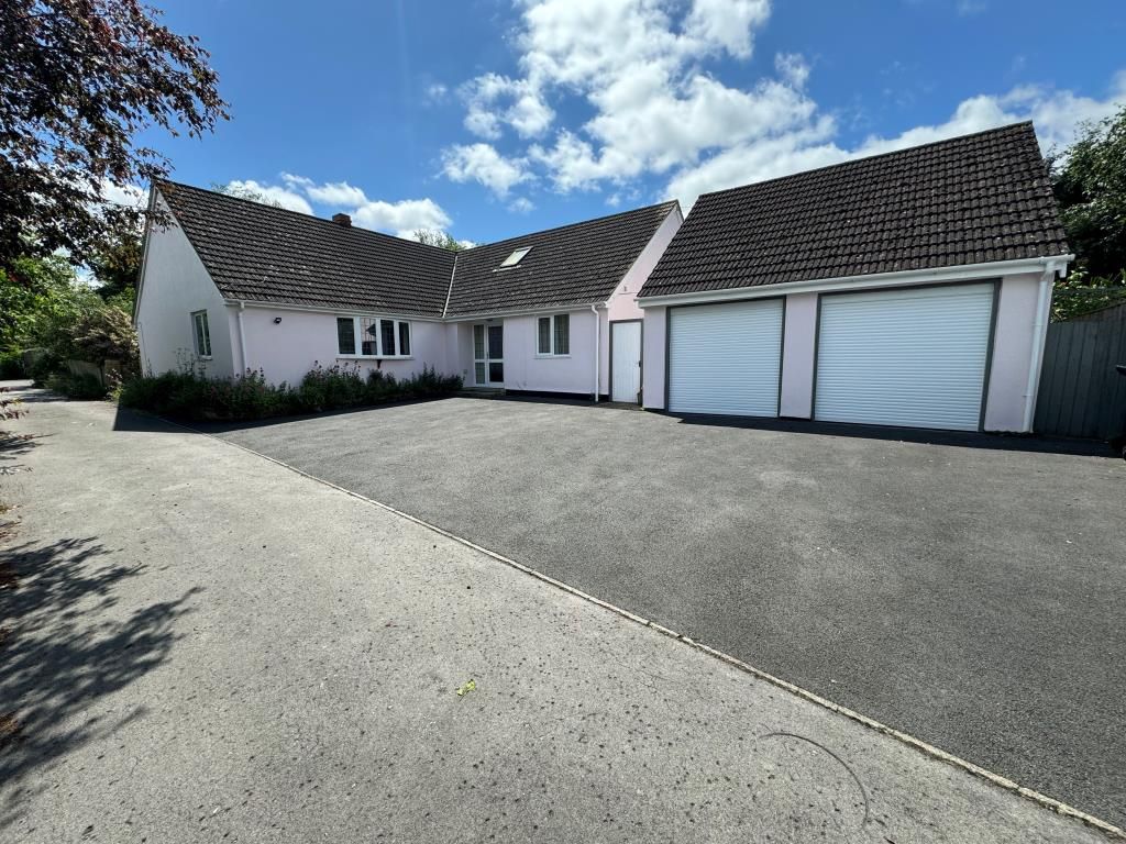 Property photo 1 of 11 External View