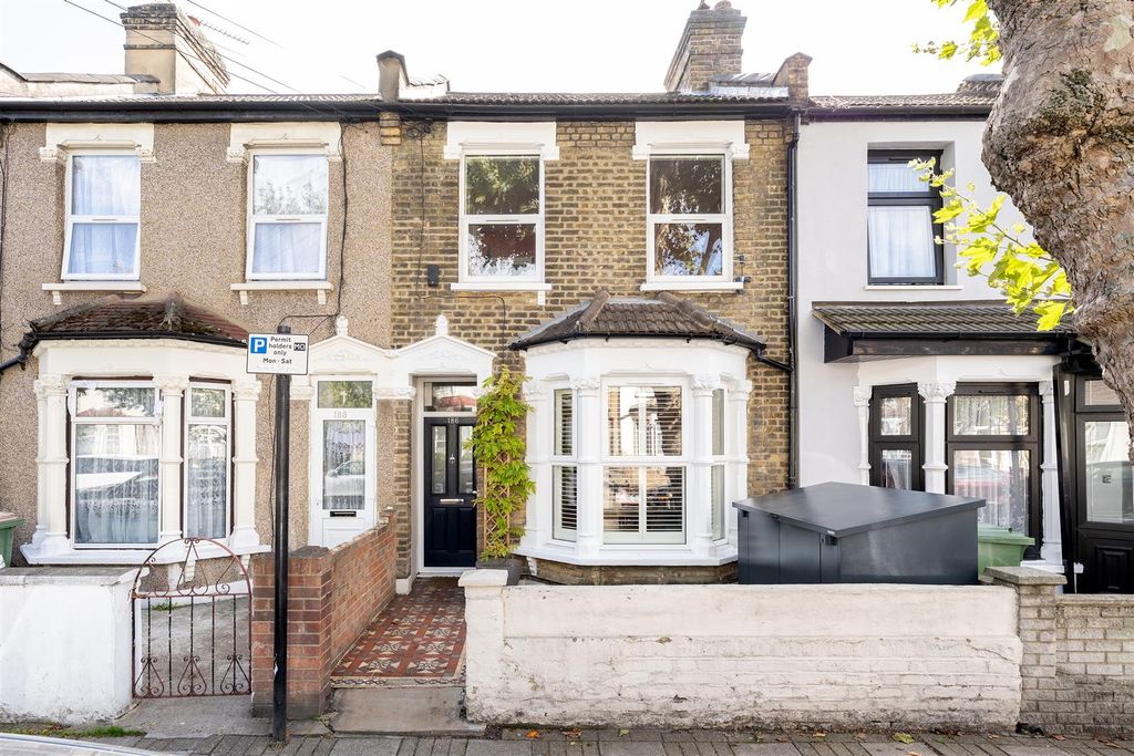 Property photo 1 of 24 Strone Road E7
