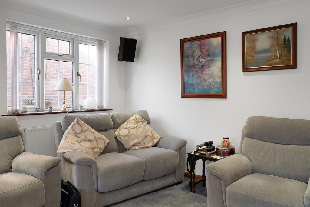 Property photo 2 of 11
